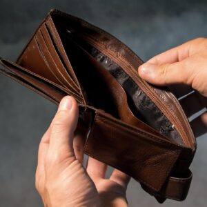 5 Credit Card Habits That Keep You Broke (and How to Fix Them)