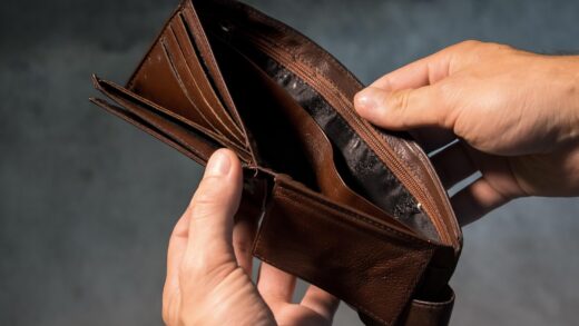 5 Credit Card Habits That Keep You Broke (and How to Fix Them)