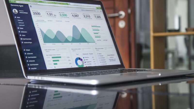 The 70/20/10 Rule Explained: Budgeting That Doesn’t Suck