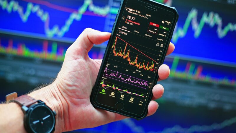 How to Read Stock Charts Like a Pro